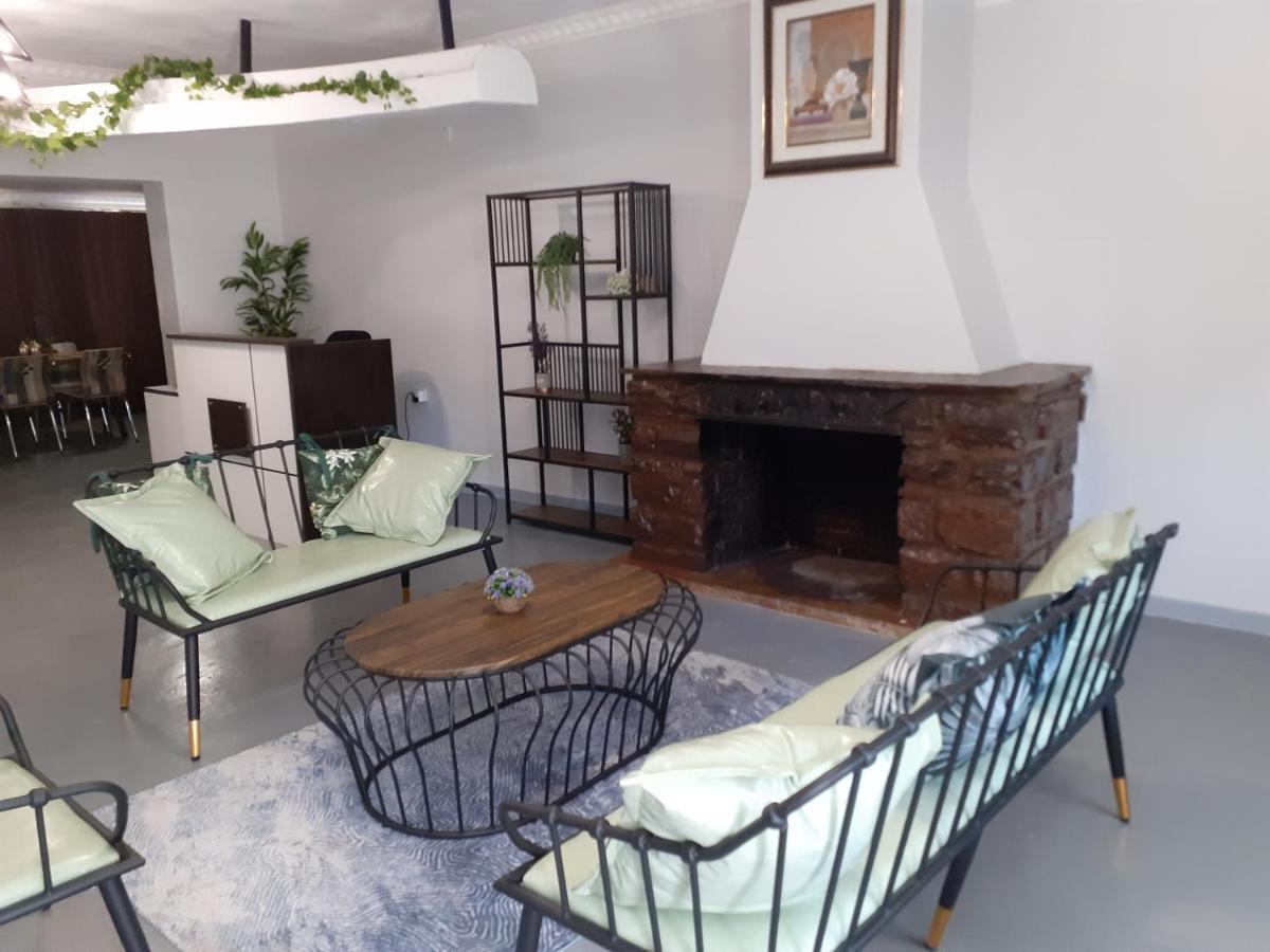 Driftwood Boutique Bed And Breakfast Lobatse Kültér fotó