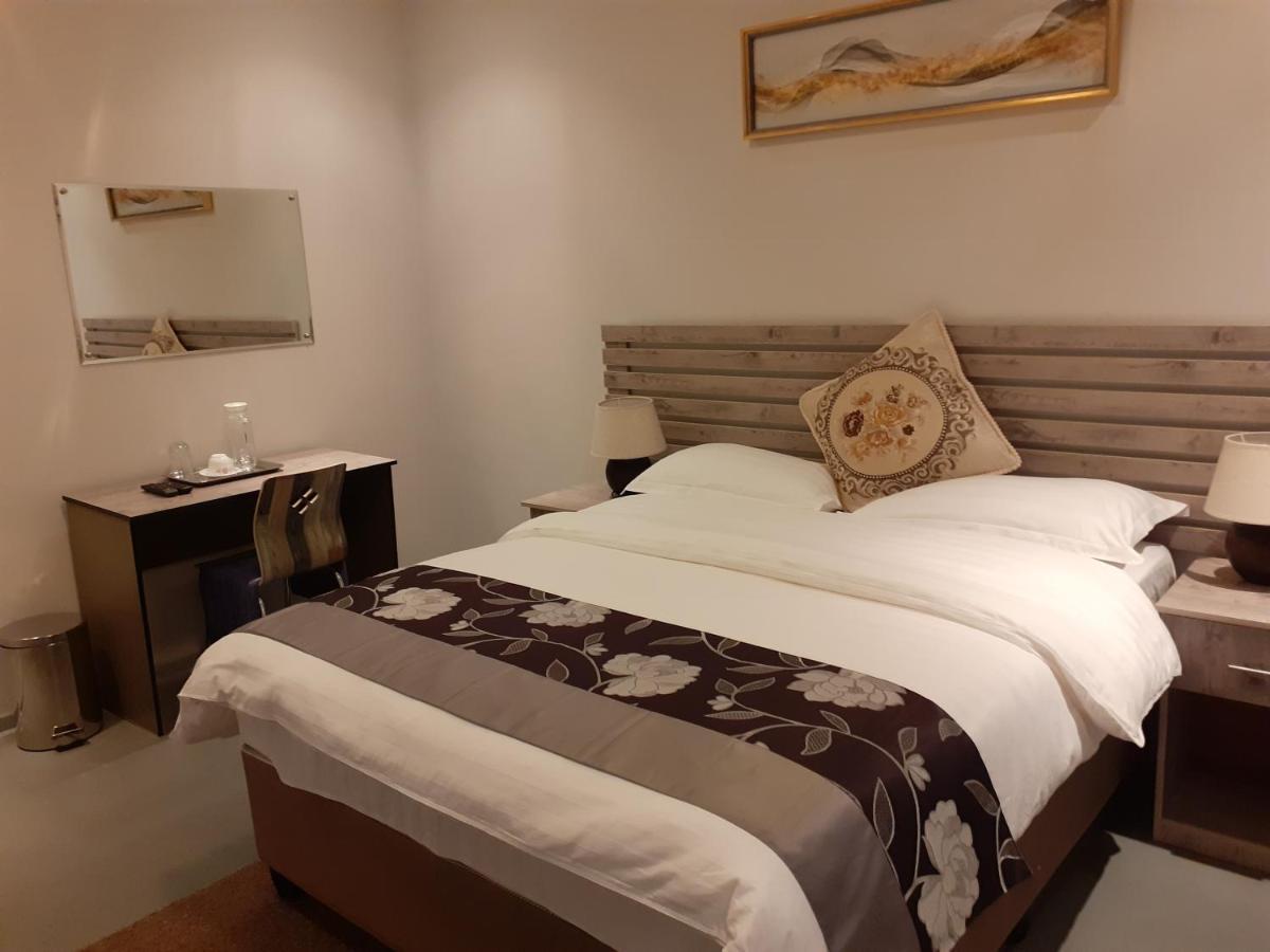 Driftwood Boutique Bed And Breakfast Lobatse Kültér fotó