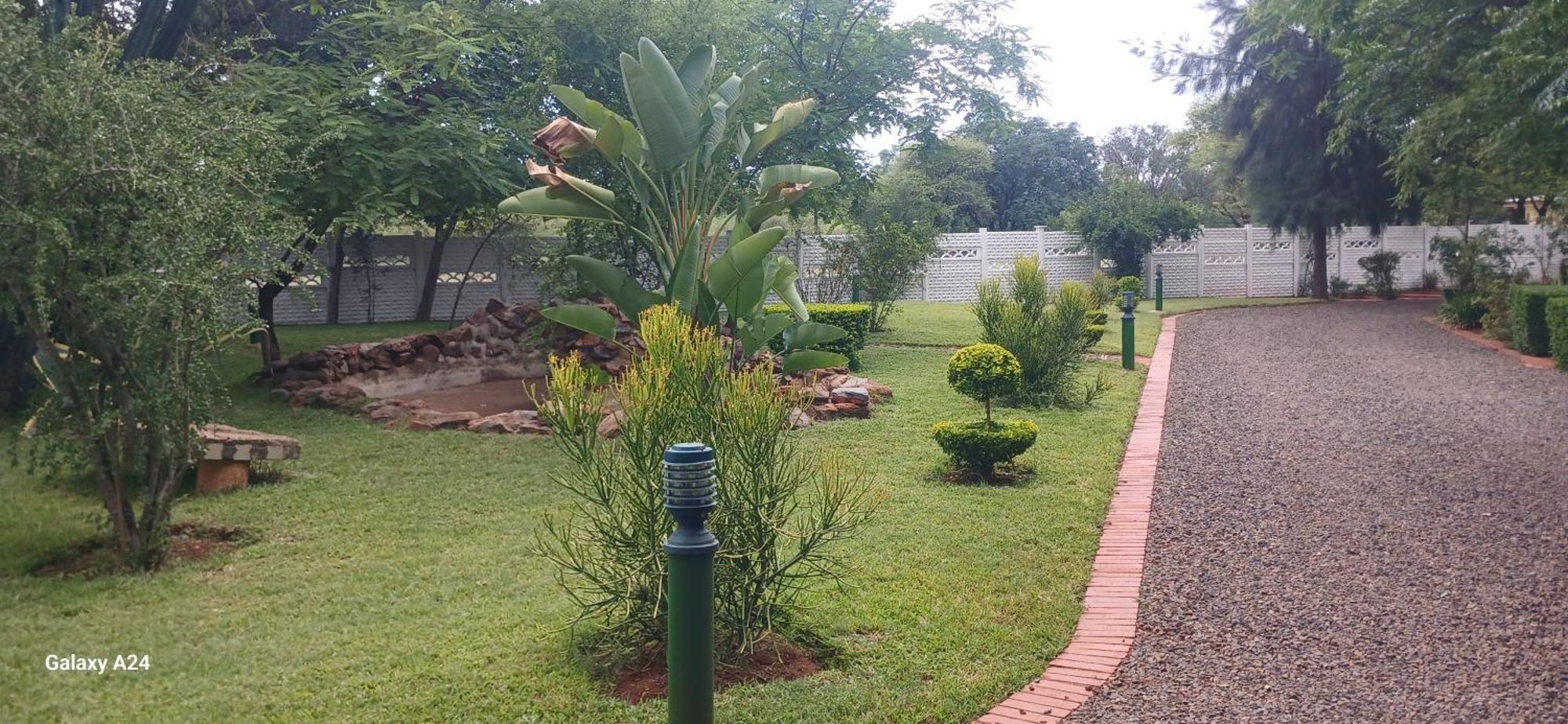 Driftwood Boutique Bed And Breakfast Lobatse Kültér fotó